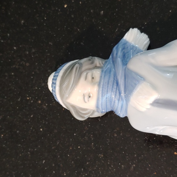 Lladro "Winter" figurine - Picture 5 of 6